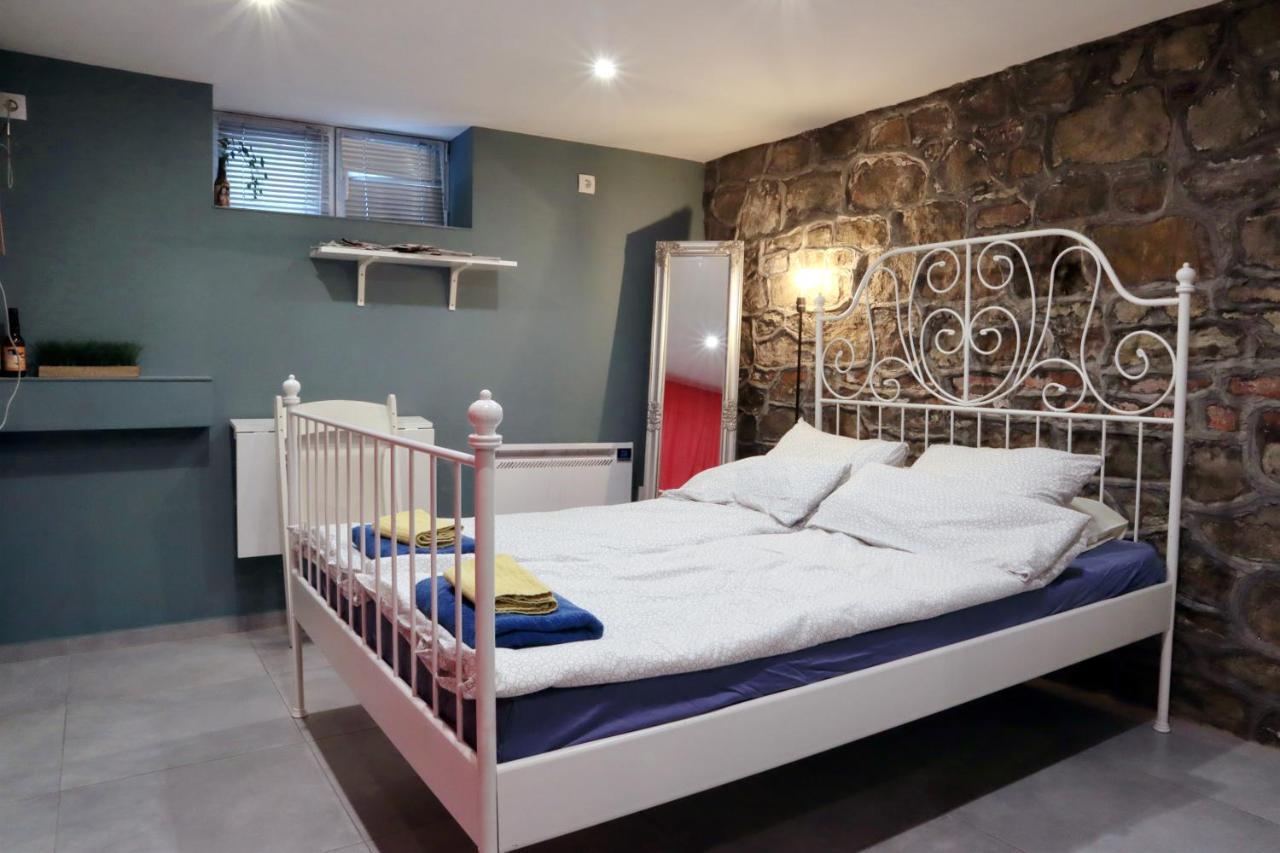 Center Cave Apartment *